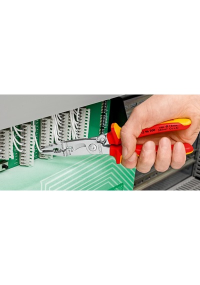 Knıpex Vde 1000 Volt Çok Fonksiyonlı Elektrikçi Pensesi Yaylı 200 Mm 1396200