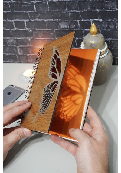 Kelebek Desenli Ahşap Kapaklı Defter - Ajanda - A5 Notebook Çizgisiz Anı Defteri Ahşap Rengi Ceviz