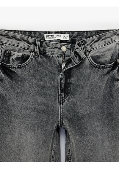 Koton Pamuklu Cepli Düğmeli Düz Paça Yıkamalı Jean Pantolon - Straight Fit Jean Siyah 6sal40092md Siyah Koton Pamuklu Cepli Düğmeli Düz Paça Yıkamalı Jean Pantolon - Straight Fit Jean Siyah 6sal40092md Siyah