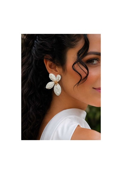 Bloom Collection Beyaz Hasır Çiçekli Küpe Beyaz Beyaz