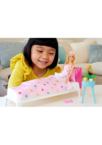 Barbie'nin Yatak Odası Oyun Seti HPT55