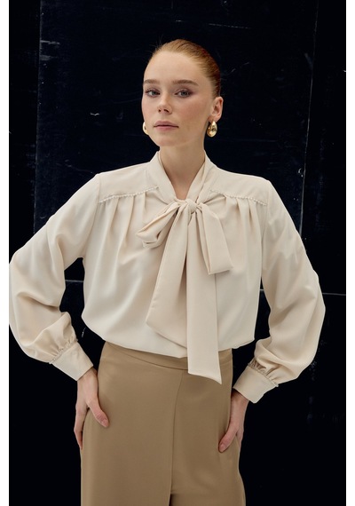 Sateen Aksesuar Detaylı Fularlı Bluz - Bej-137040 Bej Sateen Aksesuar Detaylı Fularlı Bluz - Bej-137040 Bej