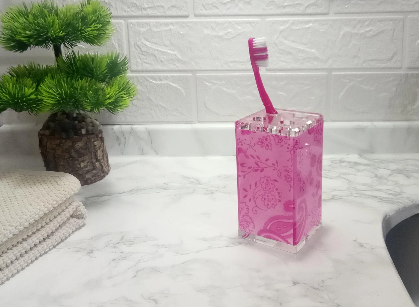 2 Adet Diş Fırçalık Pembe Çiçekli Akrilik 6x6x12cm Banyo Seti Çok Renkli