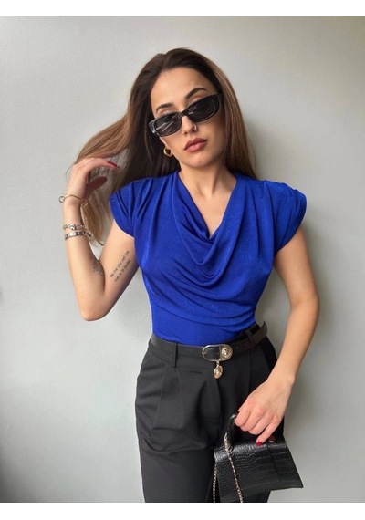 Defymoda Kadın V Yaka Vatka Detay Kolsuz Dökümlü Bluz Mavi