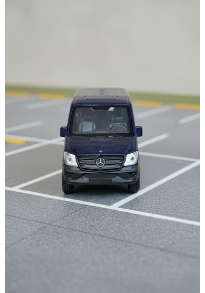 Beyaz 1:43 Ölçek Die Cast Kapıları Açılır Lisanslı Mercedes Sprinter Oyuncak Metal Model Araba Çok Renkli