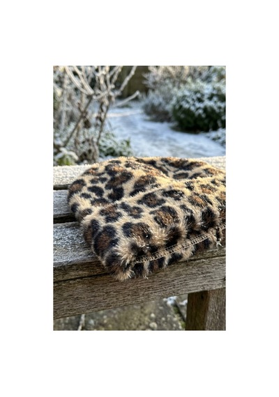 Emybox Desenli Shaggy İplik Yumuşak Dokulu Peluş Kadın Bere - Kışlık Soft Kahverengi Leopar