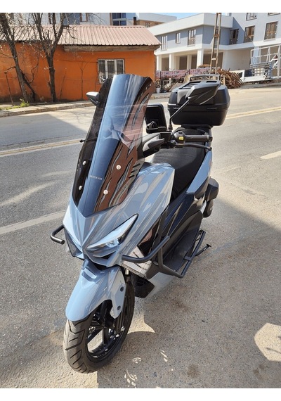 Motocam Küba Chia 125 Ön Cam 2023-2026 Model 55cm Siyah Renkli 4mm Kısa