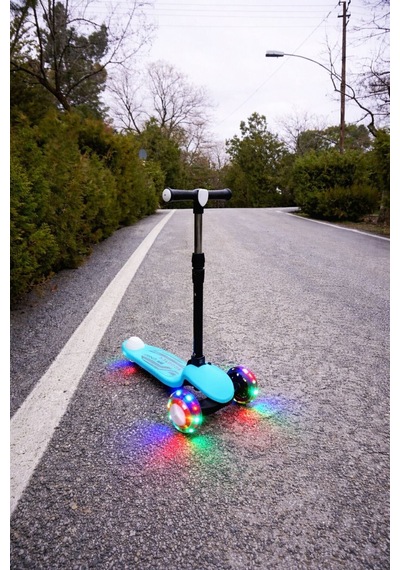 Scooter Yeni Pro 3tekerli Led Işıklı 3kademeli 50kğ Taşıma Kapasiteli 3+yaş Turkuaz