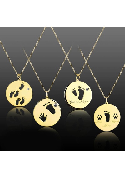 Kuyumcudukkani Madalyon İçinde Bebeğimin Ayakları Aile Sevgi Kolyesi-35018-g Gold