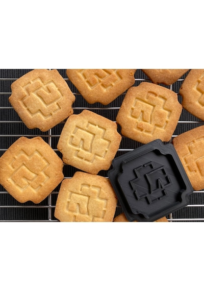 Rammstein Müzik Grubu Logosu Tasarımlı Kurabiye Kalıbı Hamur Kesici Aparat Çok Renkli