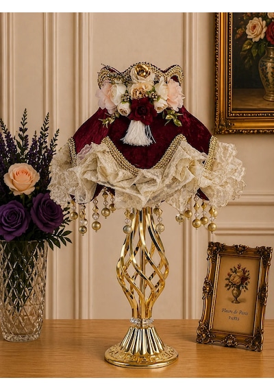 Bordo Kadife Kaplı Çiçek Süslemeli Başlık Gold Metal Ayaklı Vintage Abajur