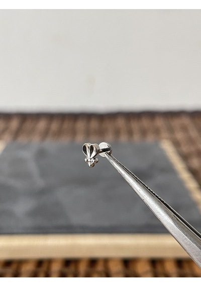 Yüksek Kalite G23 Kalp Noktalı Titanyum 6 X 1.2 MM Labret Piercing Gümüş