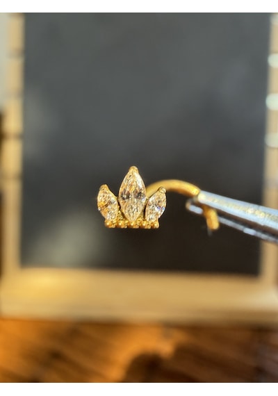 Yüksek Kalite G23 Titanium Üç Markiz Taç Zirkon 6x0.8mm Altın Titanyum Hızma Piercing