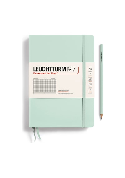 Leuchtturm1917 Doğal Renkler Serisi Not Defteri, Orta Boy A5 , Sert Kapak, 251 Numaralandırılmış Sayfa, Kareli, Nane Yeşili Yeşil Leuchtturm1917 Doğal Renkler Serisi Not Defteri, Orta Boy A5 , Sert Kapak, 251 Numaralandırılmış Sayfa, Kareli, Nane Yeşili Yeşil