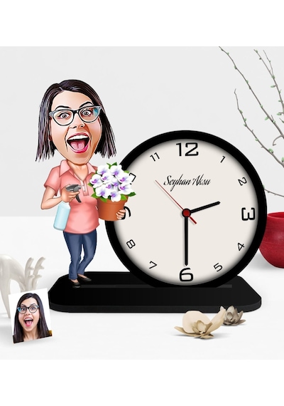 Kişiye Özel Ev Hanımı Anne Karikatürlü Ahşap Masaüstü Saat - 2