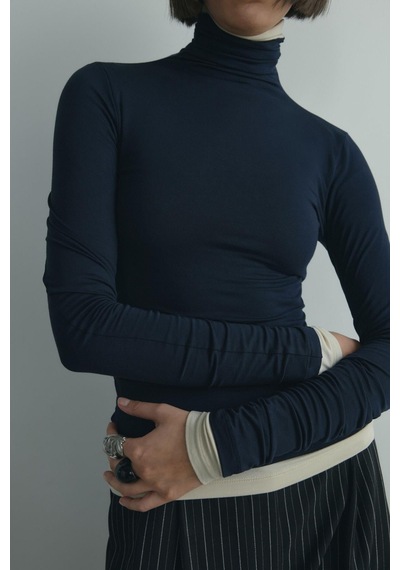 Suud Collection Lacivert Boğazlı Body