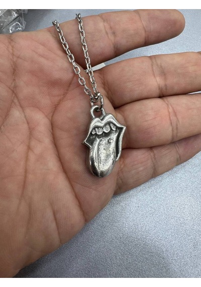 Rolling Stones Logolu Metal Kolye Gümüş Renk Unisex Retro Tarz Aksesuar Çok renkli