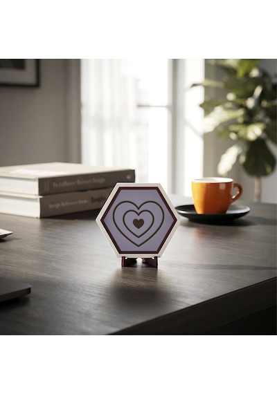 Modern Çizgilerle Hazırlanan Kalp Temalı Masaüstü Süsü Yaşam Alanlarınıza Sıcaklık Katan Zarif Ve Dekoratif Obje 10x10 Cm, Mor