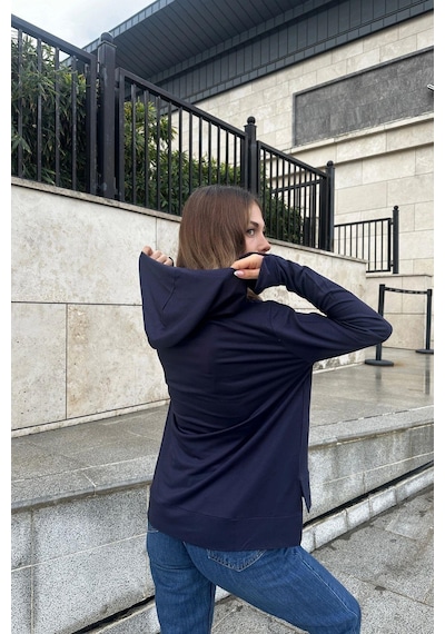 WeShaya Kadın Laci Uzun Kol, Yırtmaç Detaylı, Arma Ve Yazı Detaylı, Kapüşonlu Sweatshirt Bluz Lacivert WeShaya Kadın Laci Uzun Kol, Yırtmaç Detaylı, Arma Ve Yazı Detaylı, Kapüşonlu Sweatshirt Bluz Lacivert