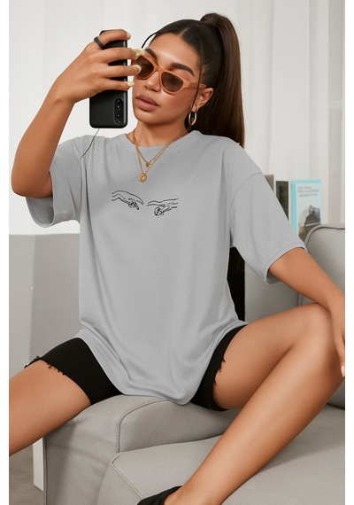 El Baskılı Oversize Beyaz T-shirt Gri