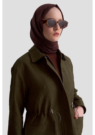 Armine Trend Kabartma Desenli Belden Sıkmalı Fermuarlı Cepli Ceket Yağ Yeşili 25kt525 Armine Trend Kabartma Desenli Belden Sıkmalı Fermuarlı Cepli Ceket Yağ Yeşili 25kt525