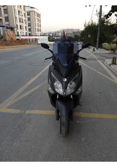 Motocam Sym Joymax 250 İ Ön Cam 2015-2016 Model 65cm Füme Renkli 4mm Aparatsız