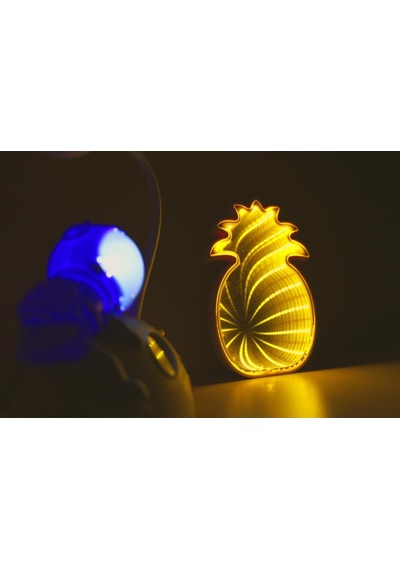 Işık Kasabası 146 Ay Üzerinde Astronot Ve Ayna Yansımalı Led Ananas Gece Lambası Mavi 26 Cm
