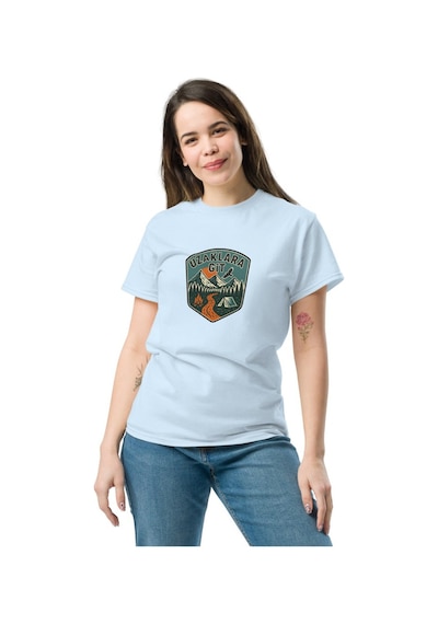 Wildstyle Uzaklara Git Renkli Vintage Dağ Doğa Macera Rozet Baskılı Unisex Bisiklet Yaka Pamuklu Tişört Bebek Mavisi