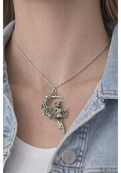 Ay Üzerinde Peri Figürlü Gümüş Renk Unisex Kolye Çok renkli