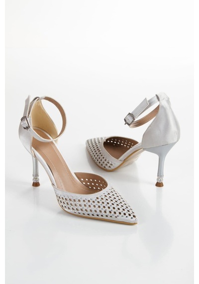 Preshley Kadın Fenny Gümüş Saten Kristal Taşlı 9 Cm Teş Detaylı İnce Topuklu Sivri Burunlu Arkası Acık Stiletto GÜMÜŞ Preshley Kadın Fenny Gümüş Saten Kristal Taşlı 9 Cm Teş Detaylı İnce Topuklu Sivri Burunlu Arkası Acık Stiletto GÜMÜŞ
