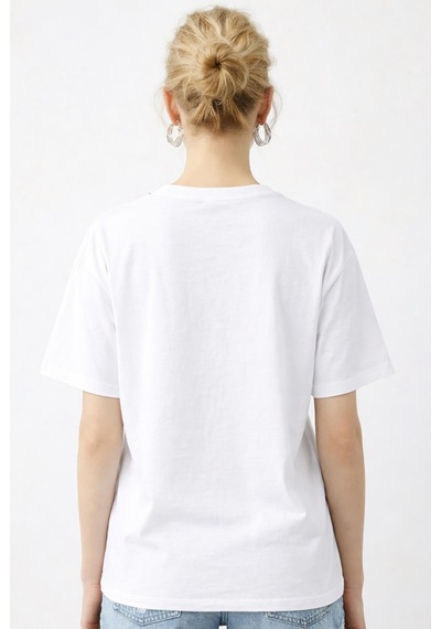 Shade Kadın Boncuk Taş İşlemeli Yusufçuk Desenli Rahat Kalıp T-shirt 2212 60283971 - Beyaz Shade Kadın Boncuk Taş İşlemeli Yusufçuk Desenli Rahat Kalıp T-shirt 2212 60283971 - Beyaz