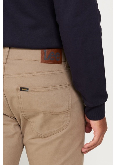 Lee Extreme Motion Slim Fit Dar Kesim Normal Bel Dar Paça Esnek Kahverengi Erkek Pantolon Kahverengi Lee Extreme Motion Slim Fit Dar Kesim Normal Bel Dar Paça Esnek Kahverengi Erkek Pantolon Kahverengi