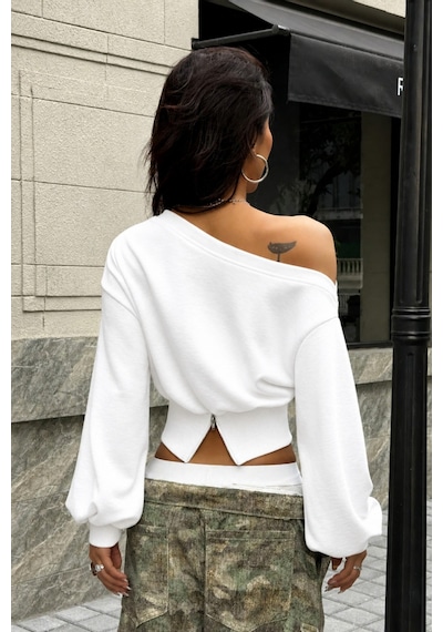 Tarz Cool Kadın Asimetrik Yaka Crop Sweatshirt Omuz Dekolteli Büzgülü Fermuar Detaylı Beyaz