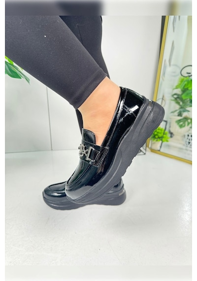 Günlük Kadın Loafer V Tokalı Kalın Topuklu Tırtıklı Tabanlı Oval Burunlu Makosen Ayakkabı 7697 SIYAH RUGAN Günlük Kadın Loafer V Tokalı Kalın Topuklu Tırtıklı Tabanlı Oval Burunlu Makosen Ayakkabı 7697 SIYAH RUGAN