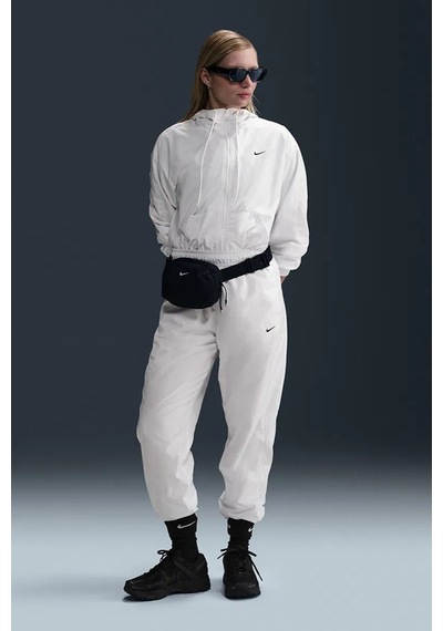 Nike Otg Uv Essential Classic Woven Pant. Loose Fit Lastik Paçalı File Astarlı Kadın Günlük Eşofman Altı Beyaz Beyaz Nike Otg Uv Essential Classic Woven Pant. Loose Fit Lastik Paçalı File Astarlı Kadın Günlük Eşofman Altı Beyaz Beyaz