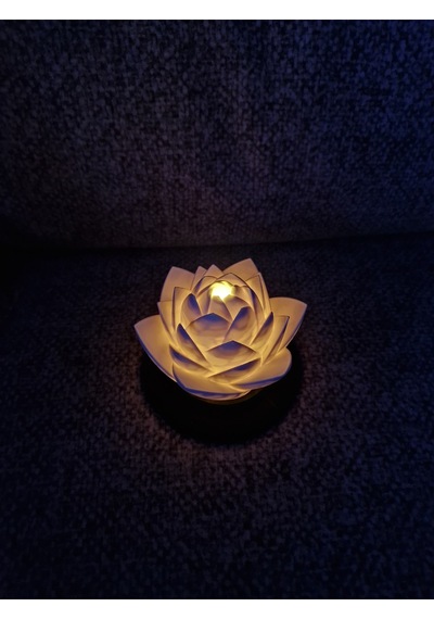 Zarif Lotus Çiçeği Tealight Mumluk - Huzur Meditasyon Odaklı Dekoratif Işık Çok Renkli