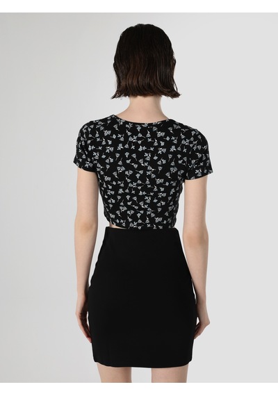 Colins Slim Fit Yuvarlak Yaka Çiçekli Kadın Lacivert Kısa Kol Tişört Cl1063448 Q1.v2 Nav Lacivert