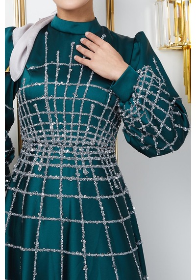 Olcay Önü Ve Kolları Taş Ve Pul Bezeli Kloş Saten Tesettür Abiye Elbise Yeşil 1675