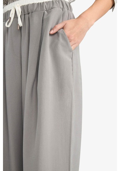Defacto Baggy Fıt Çift Cepli Normal Bel Standart Boy Akışkan Kumaş Pantolon G2870AX25AU