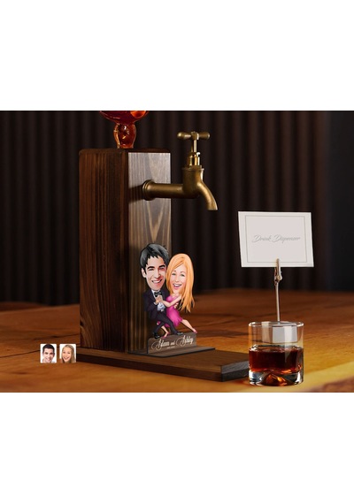 Bk Gift Kişiye Özel Sevgililer Karikatürlü Musluklu Ahşap Viski Standı-9, Viski Çeşmesi, Doğum Günü Hediyesi, İçecek Dispenseri