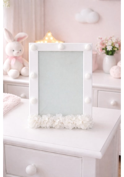 Ponpon Ve Çiçek Detaylı Bebek Odası Çerçeve 15x21 Cm El Yapımı Fotoğraf Çerçevesi Beyaz