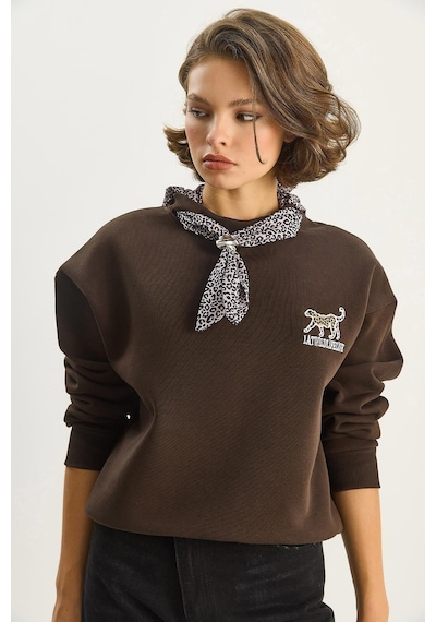 Shade Kadın Fular Detaylı Leopar Nakışlı Üç İplik Şardonlu Oversize Sweatshirt 6917 60283616 - Acı Kahve Çok Renkli