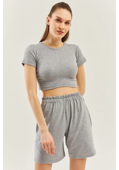 Butikgiz Kadın Kısa Kol Bisiklet Yaka Vücuda Oturan %100 Pamuklu Kaşkorse Esnek Crop Bluz Açık Gri
