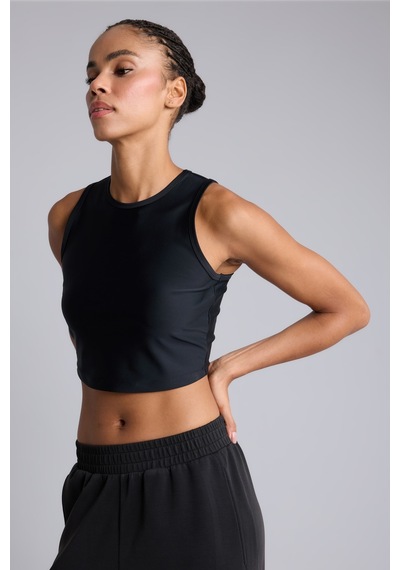 Defacto Parlak Crop Top Bisiklet Yaka Sporcu Atlet E7723ax26aubk81 Siyah-bk81