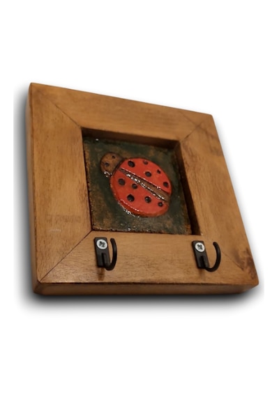 Ahşap Çerçeveli Seramik El Yapımı Handmade Uğur Böceği Anahtarlık 14,5x14,5x2,5cm Çerçeveli