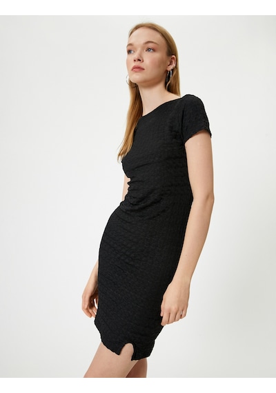 Koton Mini Elbise Kayık Yaka Dokulu Yırtmaç Detaylı Kısa Kollu Slim Fit Siyah 4sal80199ık Siyah Koton Mini Elbise Kayık Yaka Dokulu Yırtmaç Detaylı Kısa Kollu Slim Fit Siyah 4sal80199ık Siyah