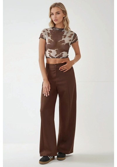 Hiccup Baskılı Slim Fit Bisiklet Yaka Crop Top Çok Renkli