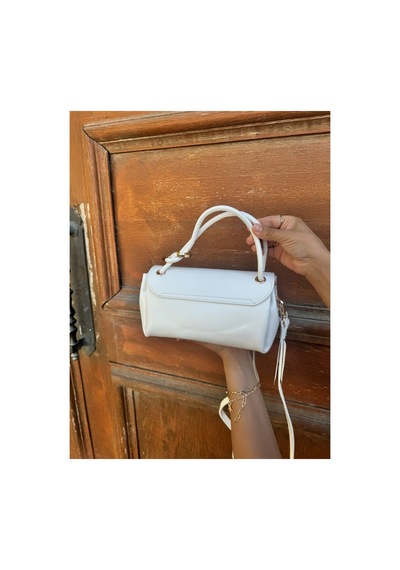 Just Polo Kadın Yeni Sezon Aksesuar Detaylı Çapraz Ayarlanabilir Askılı Şık El & Omuz Çantası Ebat 22 X 11 Cm Beyaz