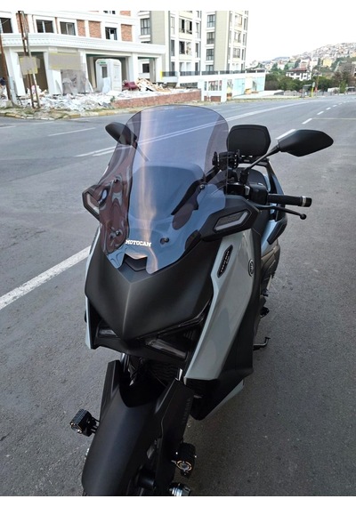 Motocam Yamaha Xmax Techmax Ön Cam 2025-2026 Model 52cm Füme Renkli 4mm Asansörlü