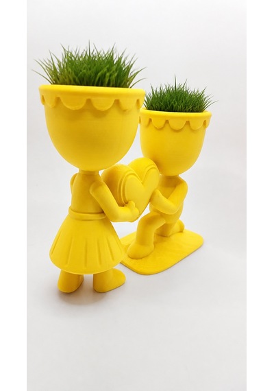 3d Baskı Aşk Saksısı - Kalp Tutan Çift Figürlü Dekoratif Saksı - Sarı